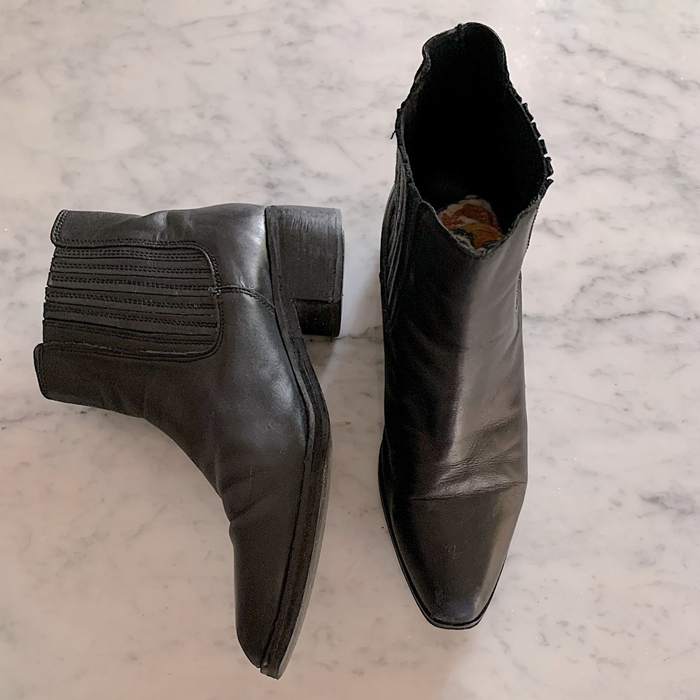 Zara leather black ankle boot with almond toe slight heel size 39